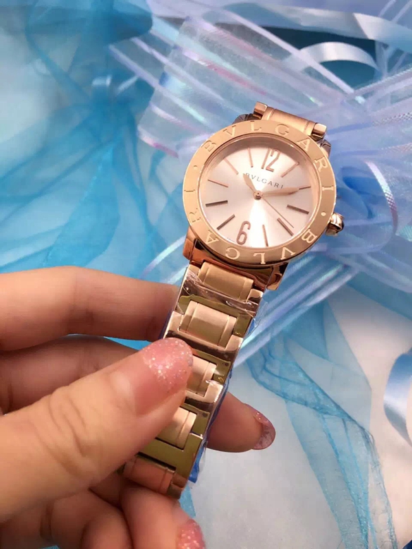 ブルガリ時計正面デザイン